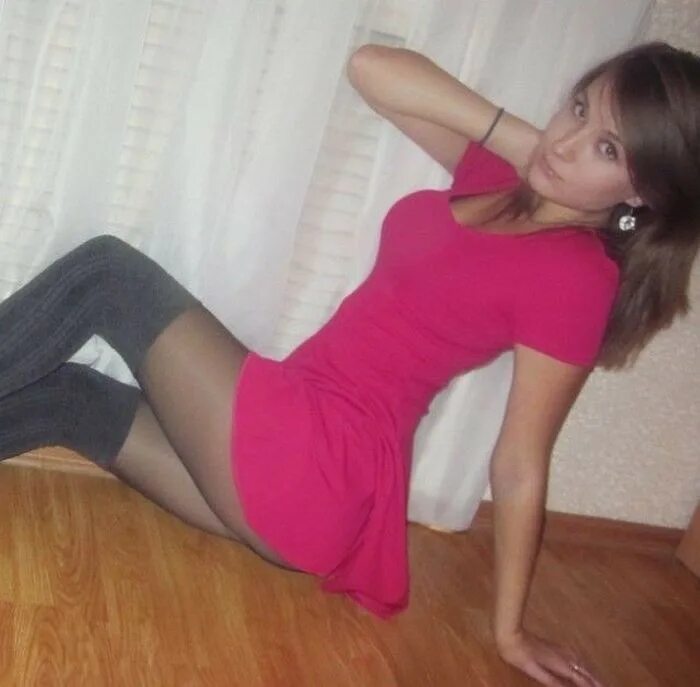 Девочка в юбке домашнее. Девочка в юбке домашнее. Девушки. Девушки в коротких платьях из соцсетей. Девушки в юбках домашнее.