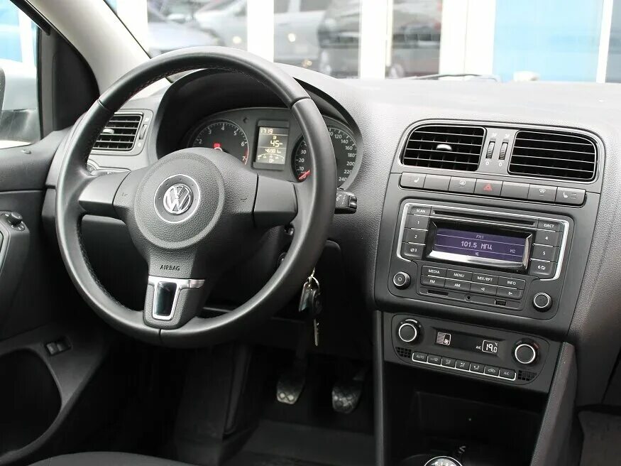 Volkswagen polo 2014 торпедо. Volkswagen polo 2016 салон. Салон поло 2014. Volkswagen polo sedan 2014 style. Volkswagen polo 2014 салон.