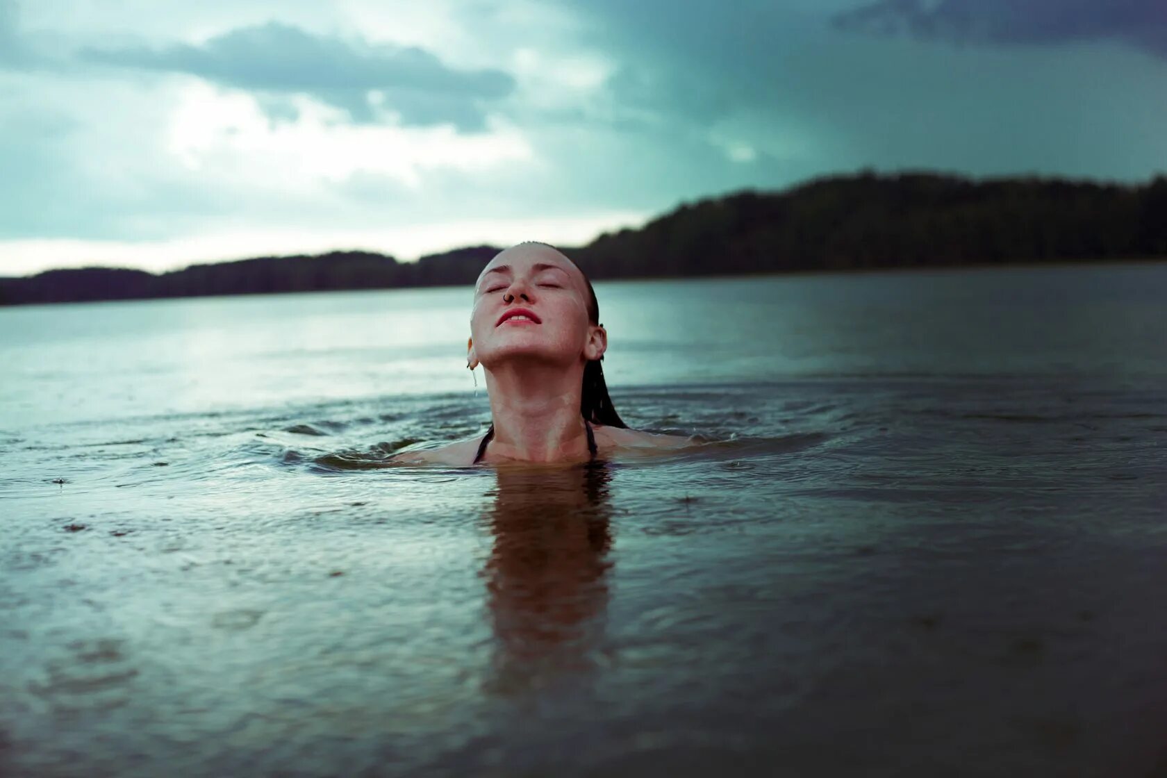 Lake girl. Девушки на озере. Девушки купаются в озере. Фотосессия в воде. Фотосессия на озере.