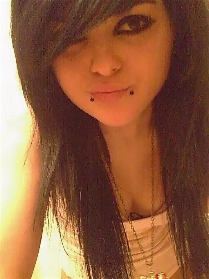 Эмо дворник. Голые эмо девочки домашнее. Дома эмо в самаре. Дома эмо самара. Эмо омск в вк.