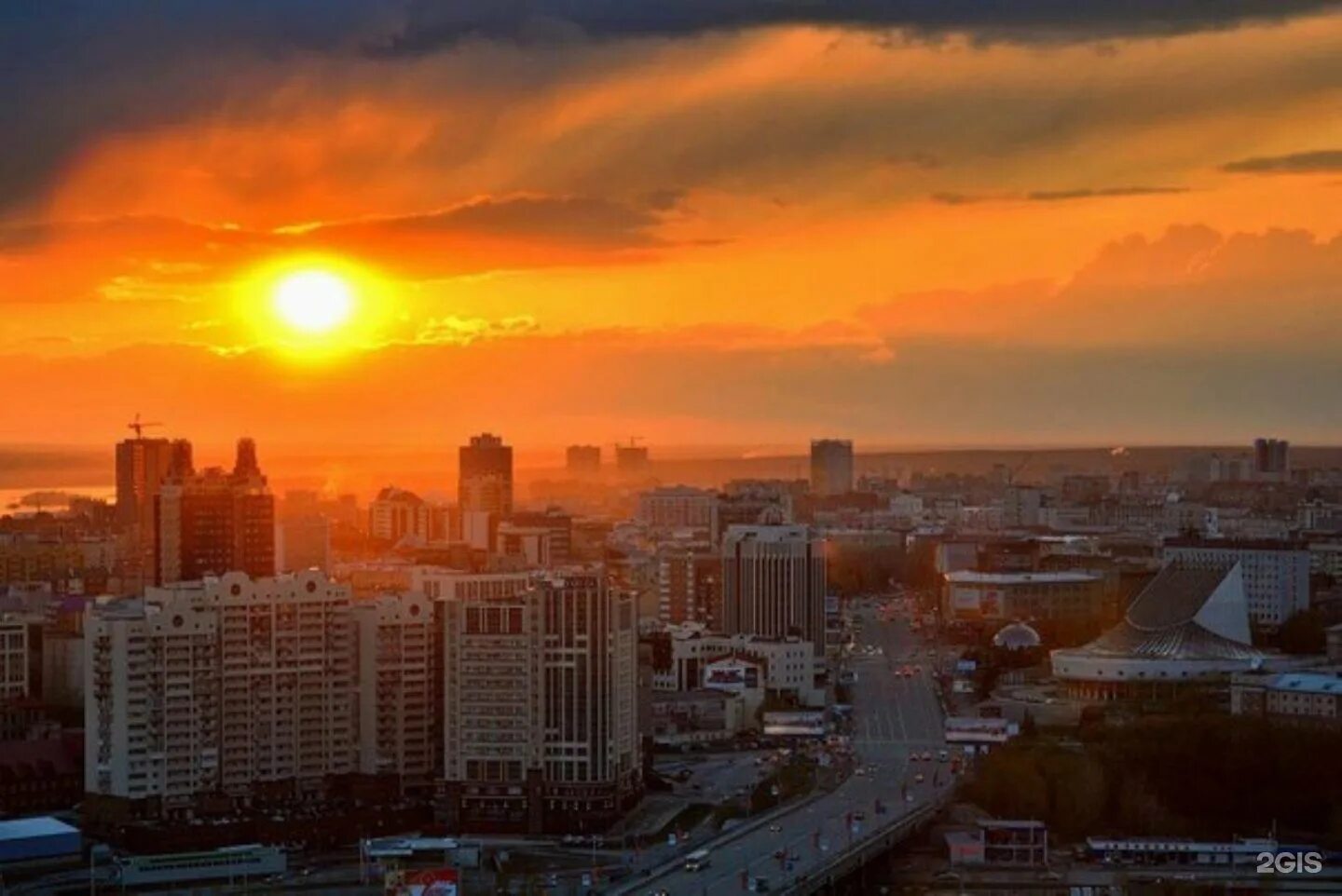 Рассвет в Новосибирске. Восход Новосибирск. Оранжевый рассвет Новосибирск. Восход Челябинск.