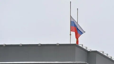 Почему приспущен флаг сегодня