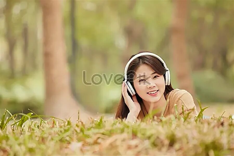 Grass listening. Grass listening