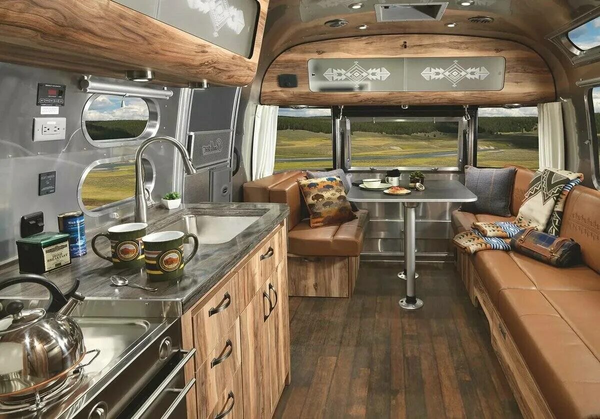 Хороший дом трейлер. Автодом Airstream. Автодом Pan American Airstream. Автодом RV Camper. Американские автодома Airstream 2020.