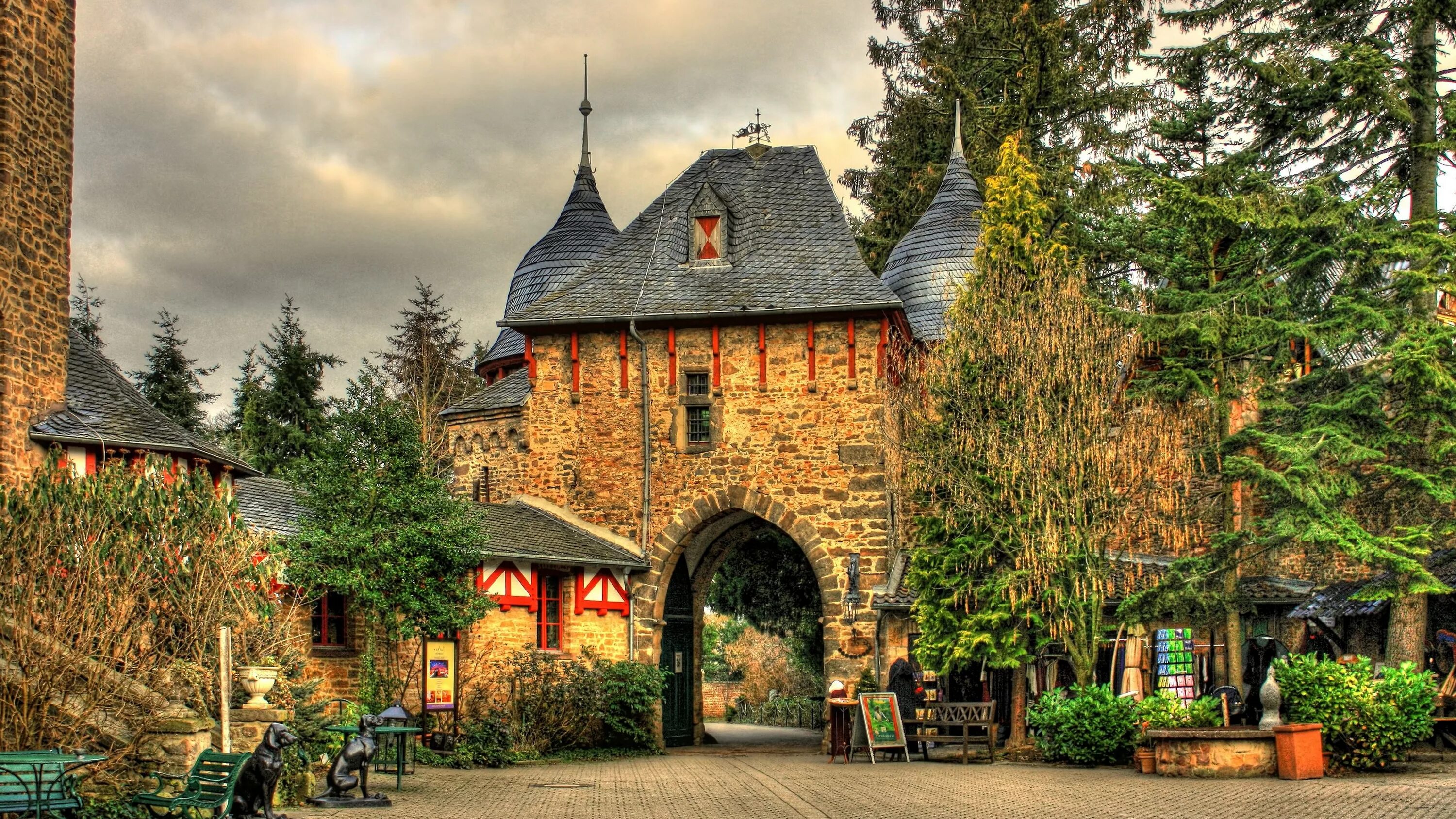 Замок Зацвей Германия. Burg Германия деревня. Нюрнберг природа. Замок Зацвай (Burg Satzvey). Village крепость