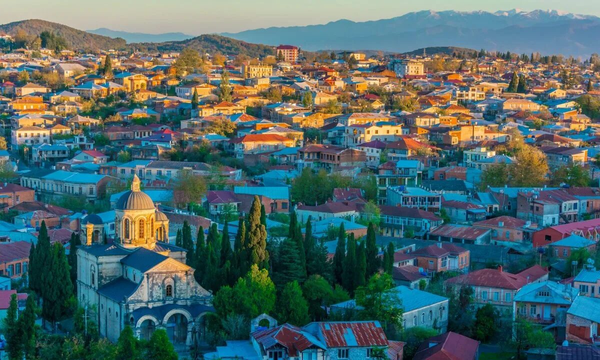 Кутаиси центр города. Кутаиси фотопанорамы. Кутаиси центр. Кутаиси 2020. Исторический центр кутаиси.