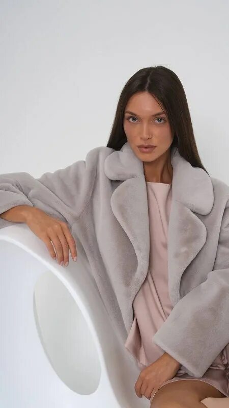 шуба из искусственного меха с английским воротником. белла коллекшн пальто синее. белла коллекшн пальто. Mali 723-036 бежевый, юбочный комплект. пальто zara черное.