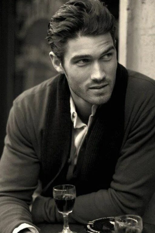 Деловой мужчина. Фотосессия с парнем. Мужчина 1. Пост мужчины. Красивые итальянцы мужчины.