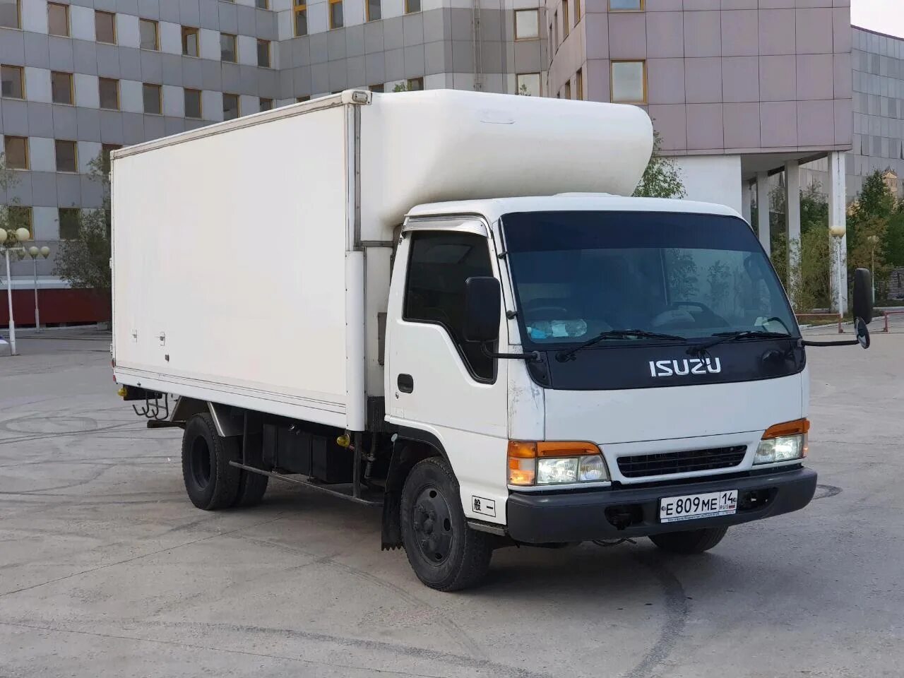 Isuzu elf 2004г. Исудзу эльф 1. 5т. Исузу грузовик 5 тонн. Исудзу эльф 1.