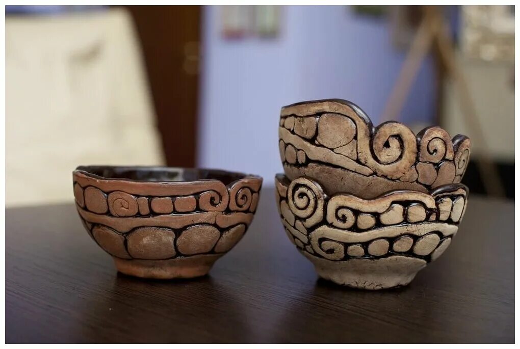 Класс керамики. Керамика ручная лепка. Керамика изделия из глины. Сувениры из глины. Лепка из глины посуда.