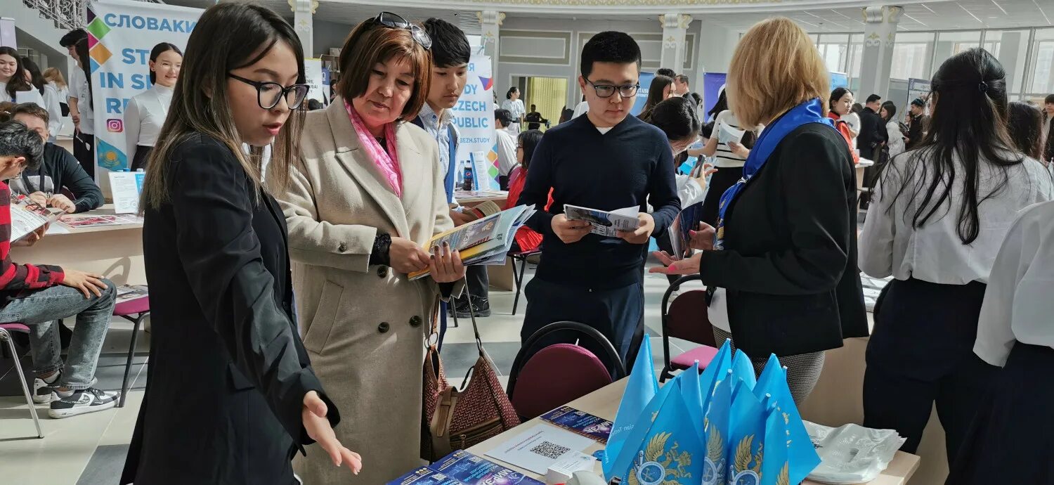 Выставки в Москве. Образование. Казахская выставка. Международная выставка дружбы КНДР. 27 международная выставка