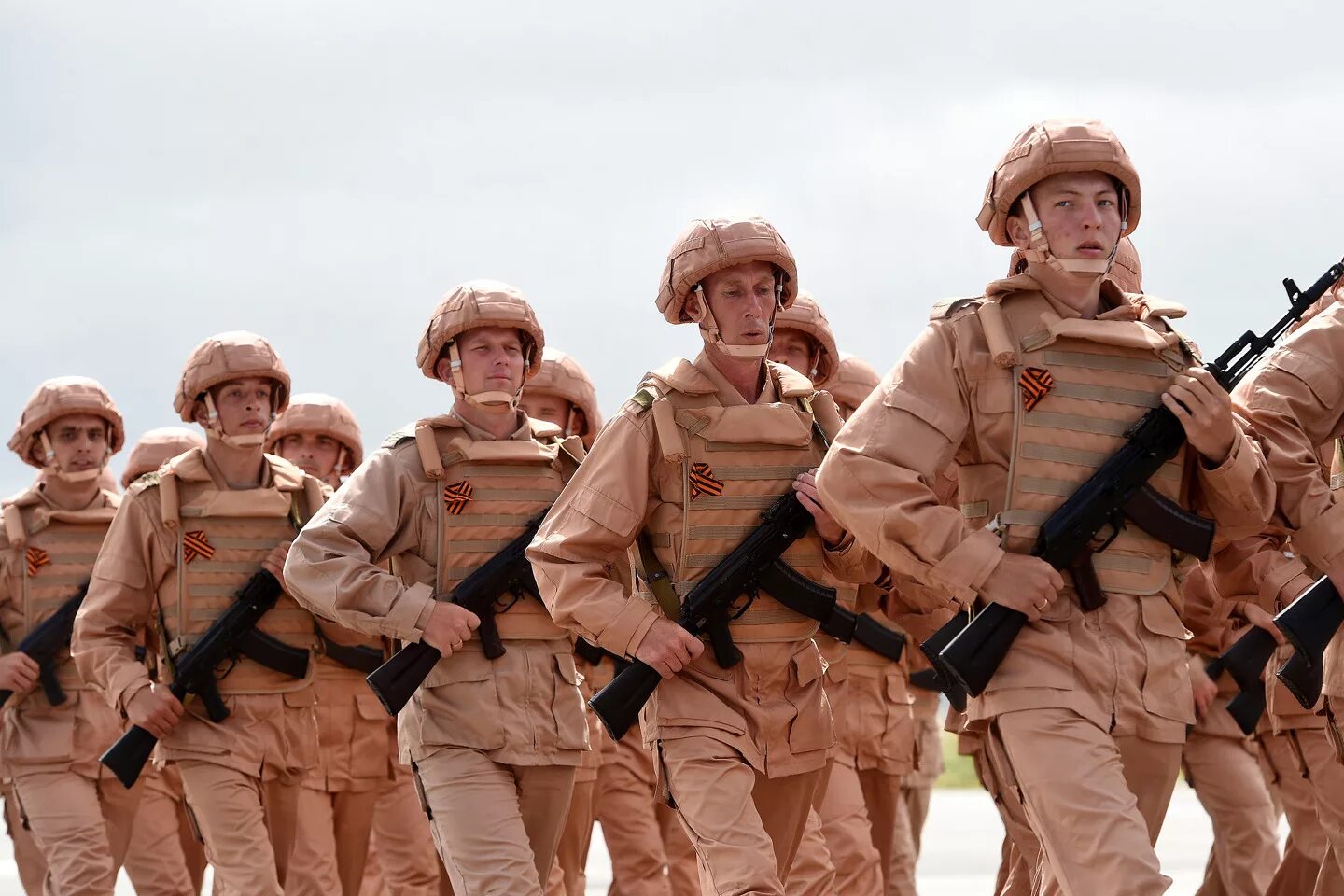 Сирийка форма. Форма поросячка в сирии. форма вс рф в сирии. сирийская военная форма. пустынная форма российской армии.