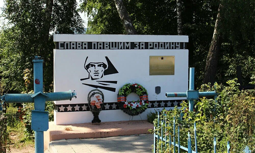 Кладбища украины. Черниговское кладбище. Кладбище яцево чернигов разбомбили. Мемориал в чернигове. Неморшанский сад.