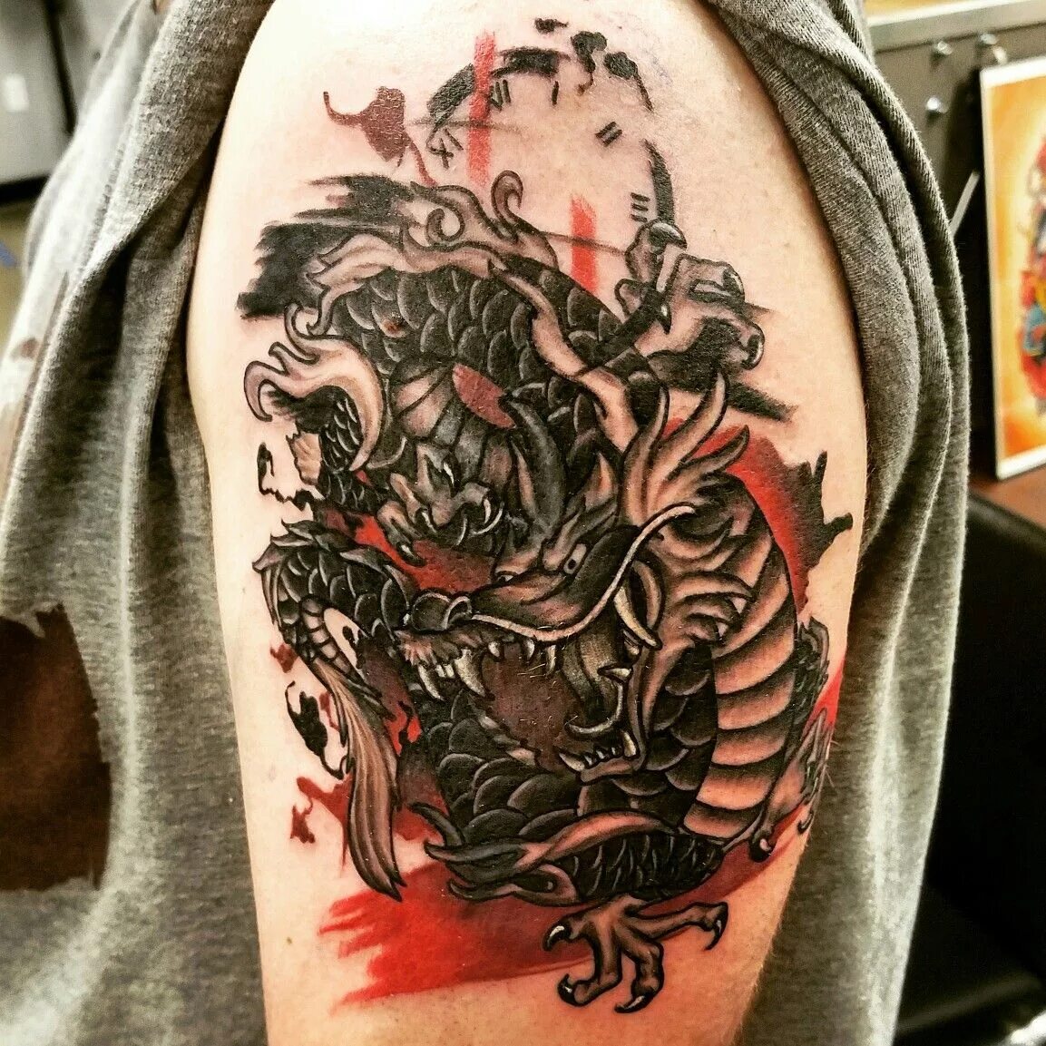 ниндзяго ллойд дрэгон. черно красный дракон тату. треш дракон. стальной дракон трэш league of legends. дракон тушью.