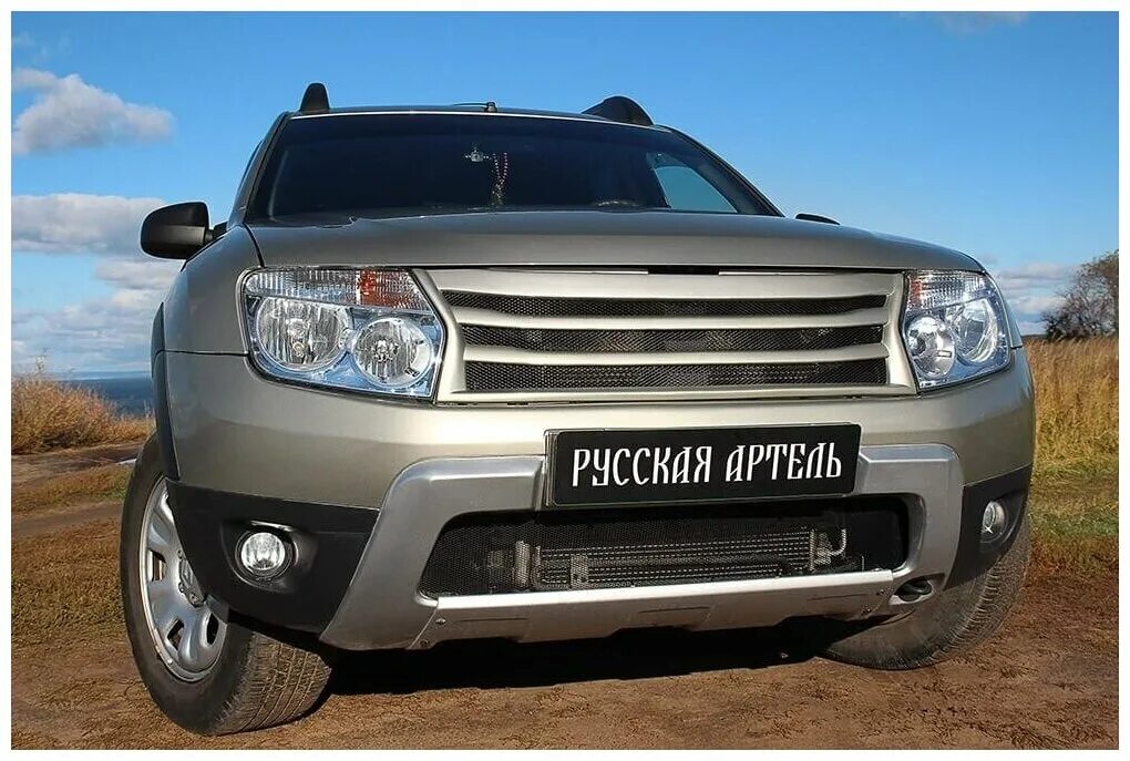 Решетка дастер купить. Решетка радиатора Renault Duster 2013. Решетка радиатора Renault Duster 2. Renault Duster 2017 решетка радиатора. Решетка радиатора Рено Дастер 2021.