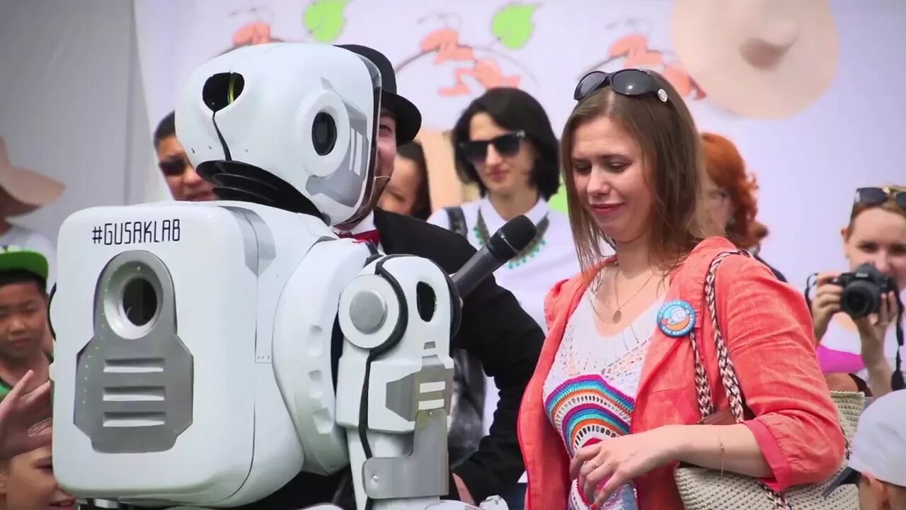 Роботов нету