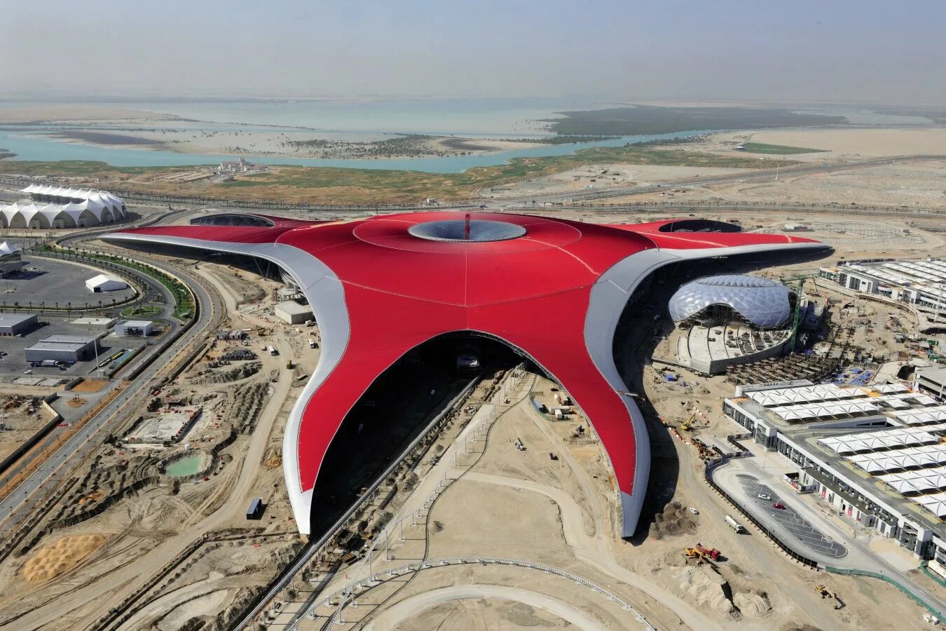 Парк феррари в дубае. Ferrari World Абу-Даби. Парк Ferrari World Abu Dhabi. Феррари парк Абу Даби аттракционы. Феррари парк Абу Даби в Дубае.
