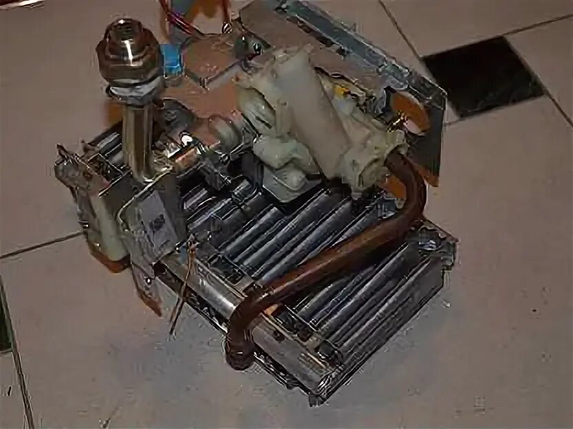 Запальная горелка с электродами розжига и ионизации bosch, junkers kn/k 87290125300. Горелка бош (613060). Газовый котёл газ 6000 теплообменник. Газовая горелка бош. Газовая горелкдля колонки.