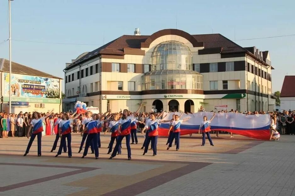 Город новый Оскол Белгородской области. Площадь города новый Оскол. Новый Оскол Белгородская область население. Дом культуры новый Оскол.