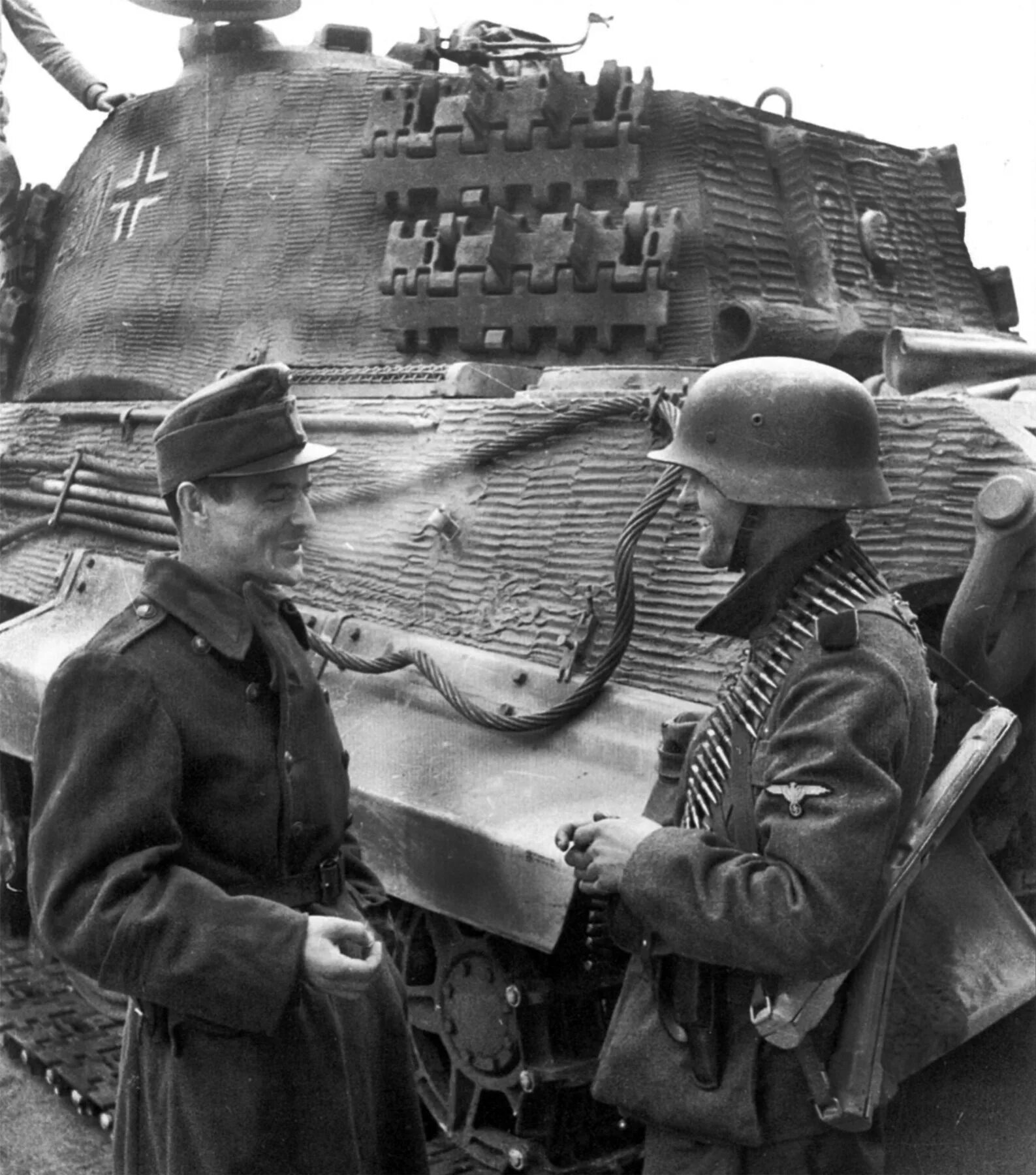 Ss tanks. 3й танковой дивизии СС «мёртвая голова». Танк тигр ВОВ 1941-1945. Танк дивизии Тотенкопф. 3 Танковая дивизия СС Тотенкопф танкисты.