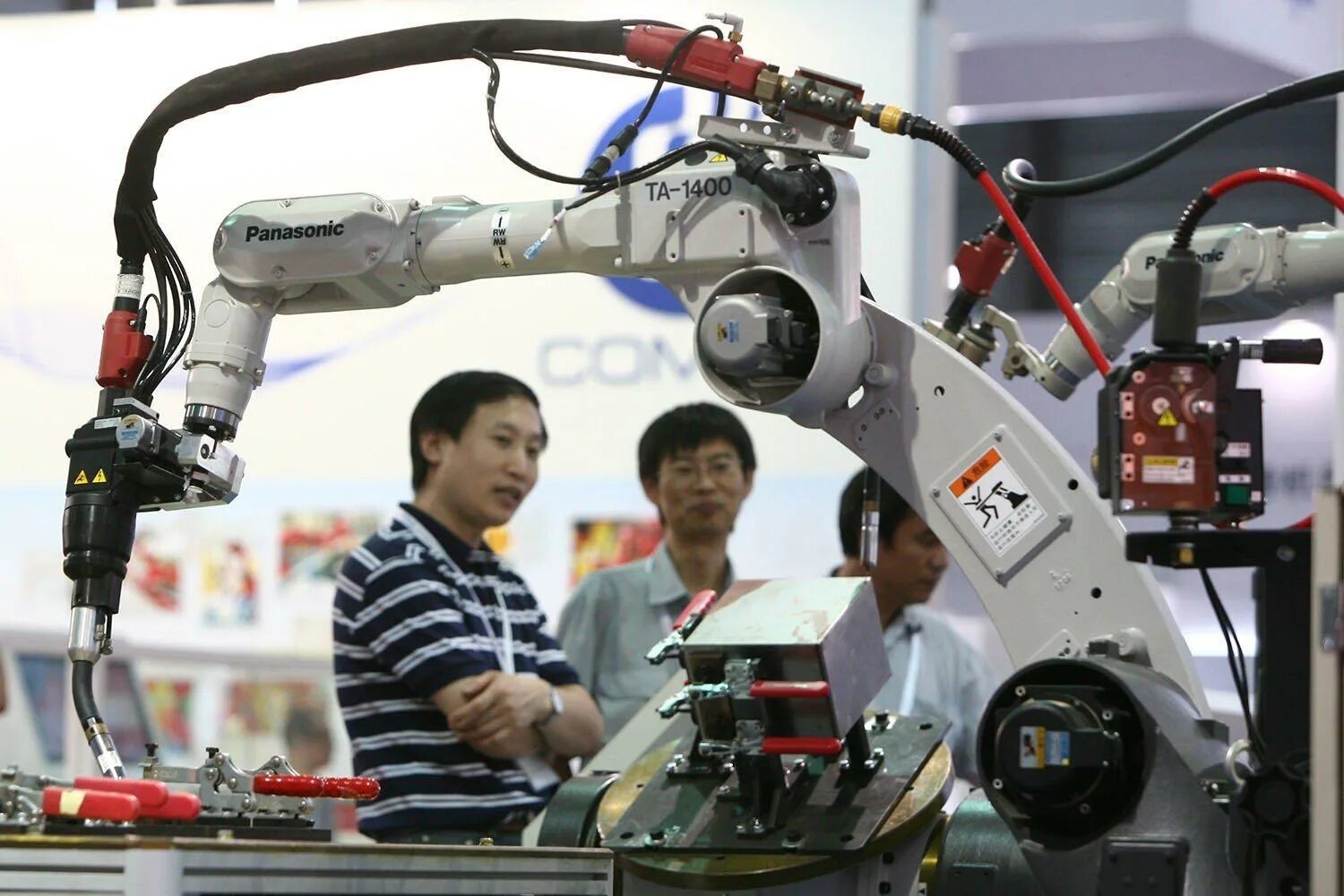 Китайские роботы. Китайское производство роботы. Современные роботы в Японии. Современные технологии в Японии роботы.