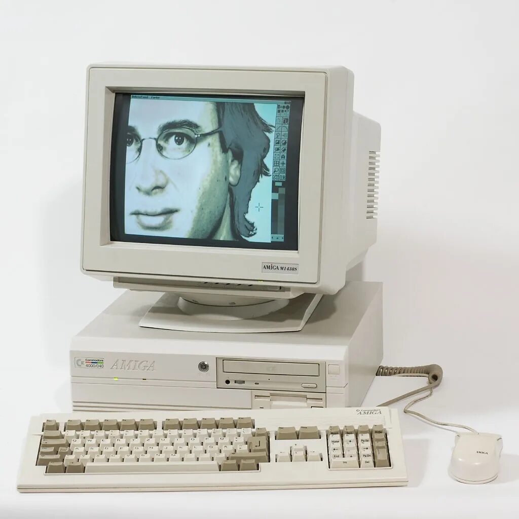 Компьютеры 90 х годов. Амига 4000. Commodore amiga 1000. Amiga Commodore 4000/40.. Комп амига 90х.
