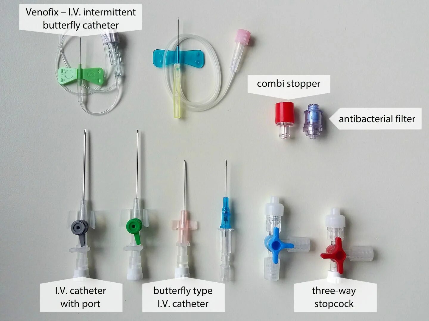 Чем отличается катетер. Peripheral венозный катетер. Катетер внутривенный бабочка. Катетер-бабочка 26g. Катетер бабочка для капельницы.