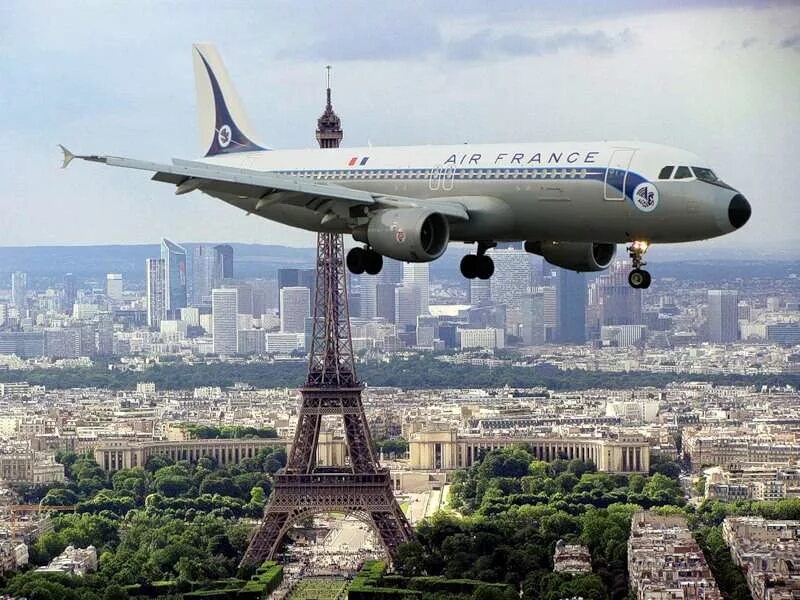 Самолеты франции. Самолет над парижем. Лэтуаль реклама. Сотрудники летуаль в париже. Лечу в париж.