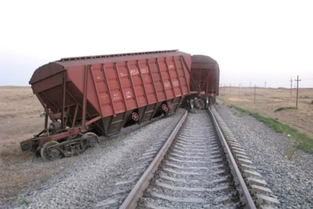 Д. Уход вагонов со станции. Вл 80 сходы с рельс. Станция агириш. Сход вагонов ерофей павлович.