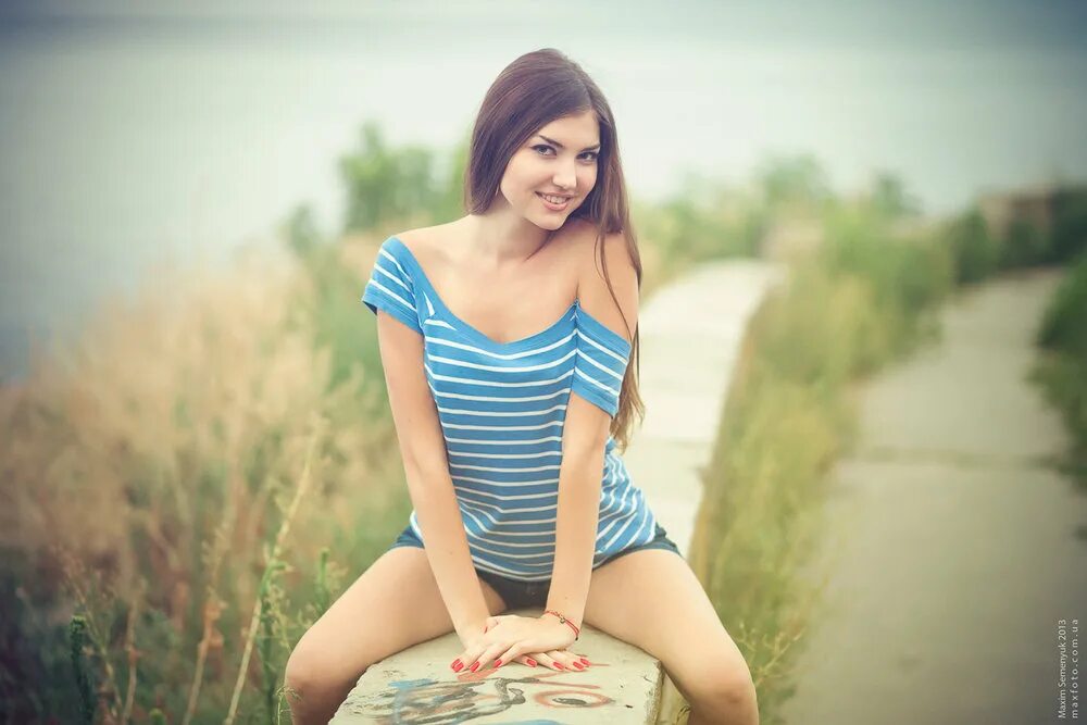 Присылать фотографии. Присылать фотографии. Присылать фотографии. Милые девушки. Воздушный поцелуй блондинка.