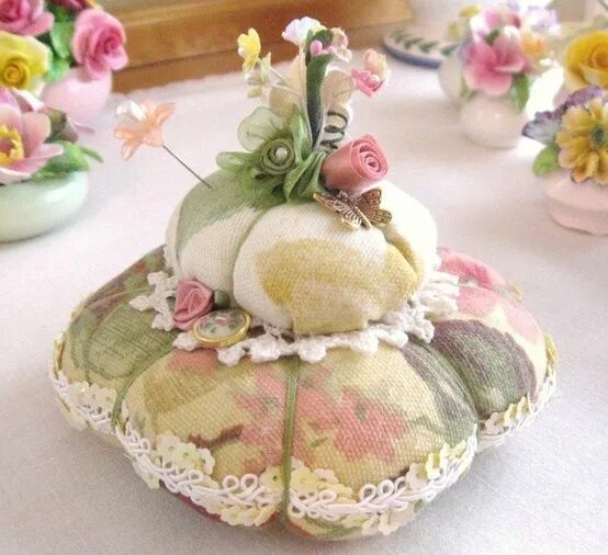 Tutorial - How to Make a Cactus Pincushion (Totally Tutorials) Поделки из войлок