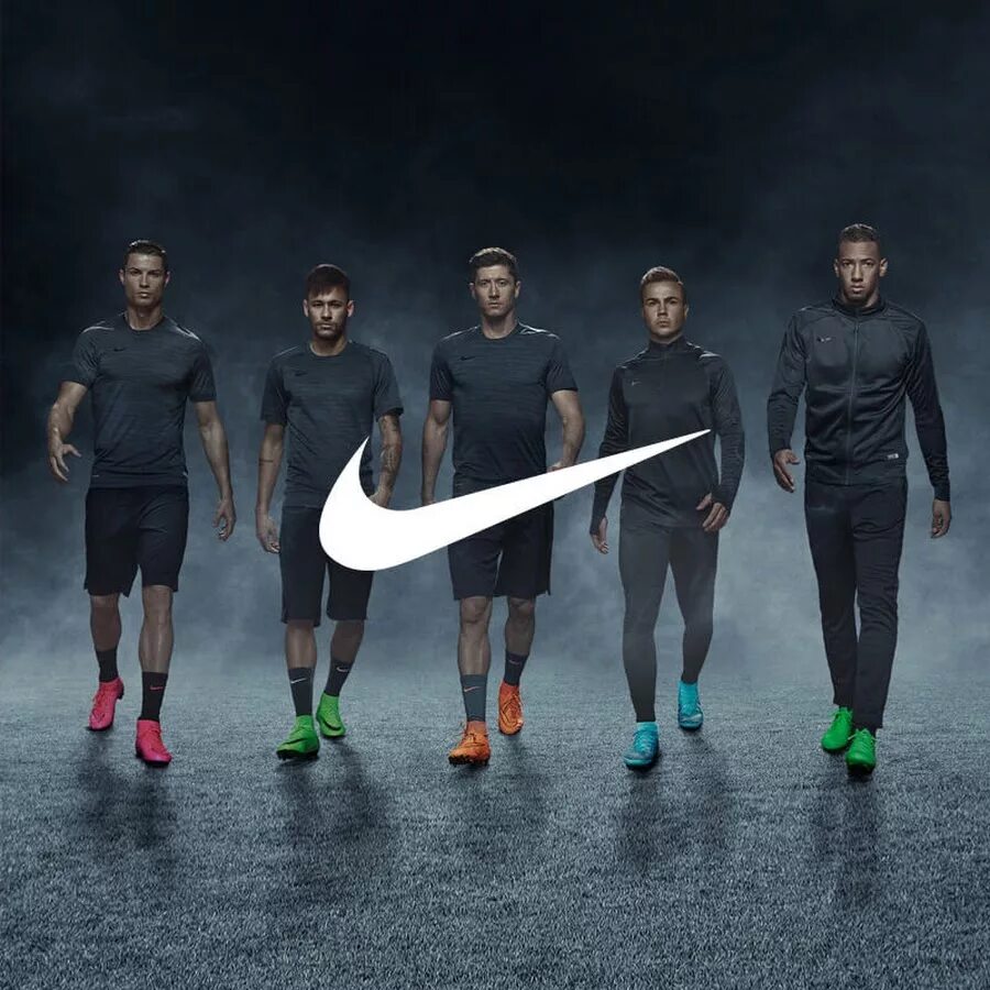 Фото найк. Nike 2022 Football. Кампейн Nike. Компани Nike. Футболисты в найк.