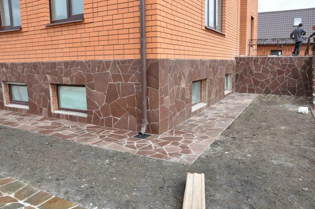 Цокольная плитка для фундамента