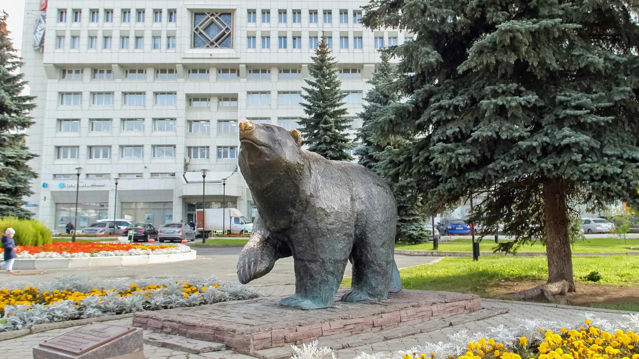 Пермский медведь памятник Пермь. Памятник медведю в Перми. 300 Перми медведь памятник. Пермский медведь 2023. Пермь центр пермского края