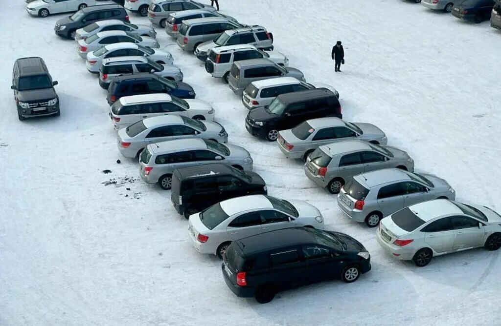 Припаркованный автомобиль