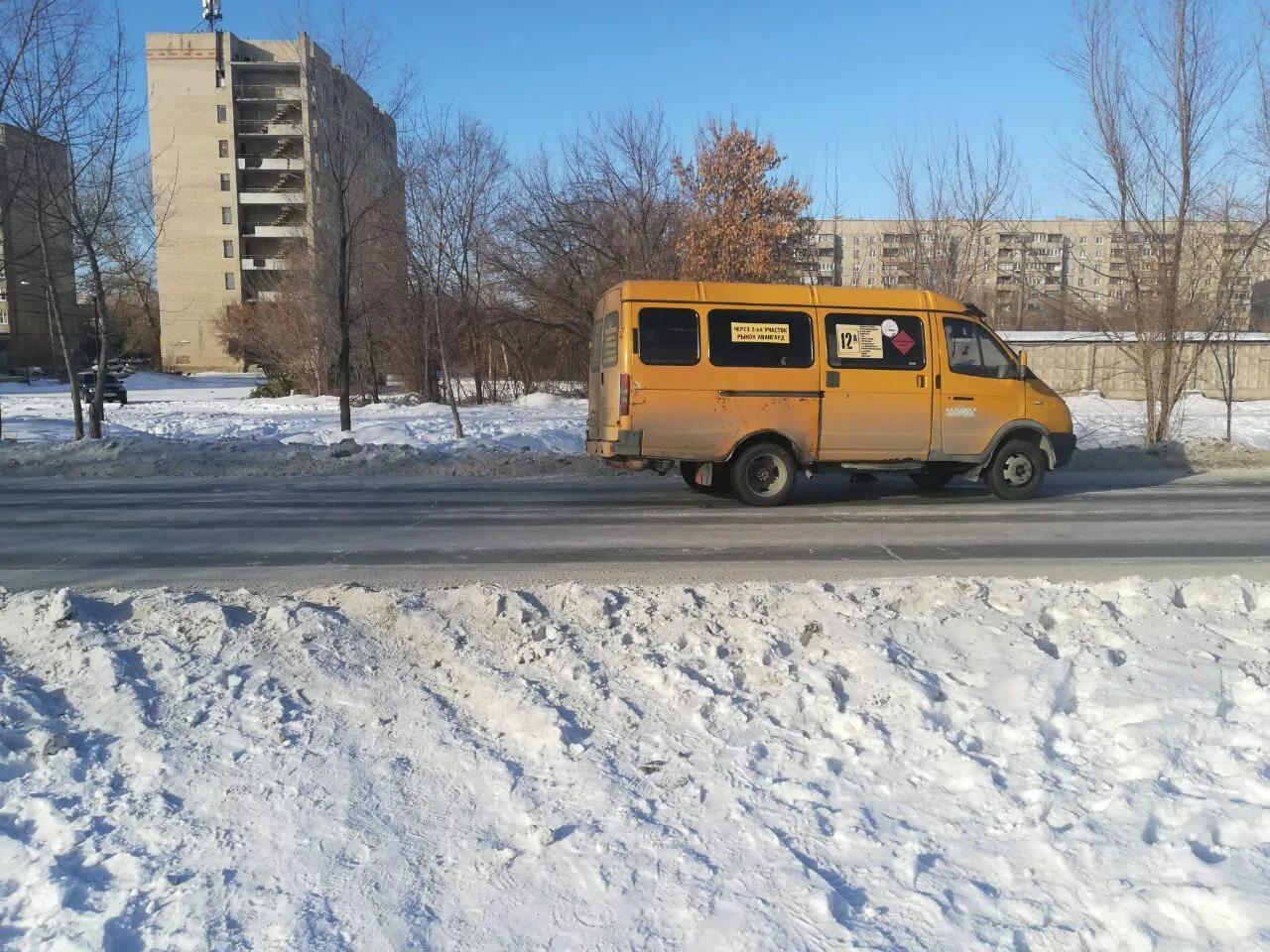 Маршрутка зима. Маршрутка зимой. Микроавтобус зимой. Газель маршрутка зима. Маршрутка город орск