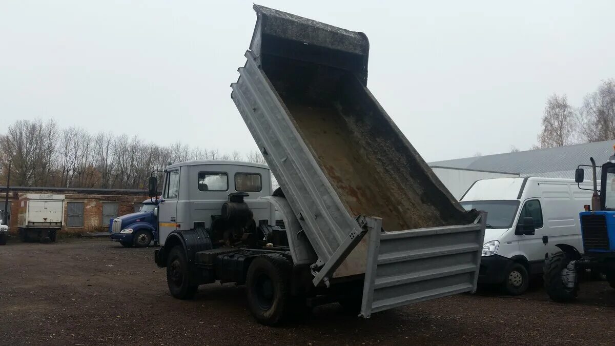 Газон некст самосвал с трехсторонней разгрузкой. Маз-5551 высокий кузов. Кузов газон некст самосвал. Механизм подъема кузова hyva. Самосвальный кузов газ 3307/3309.