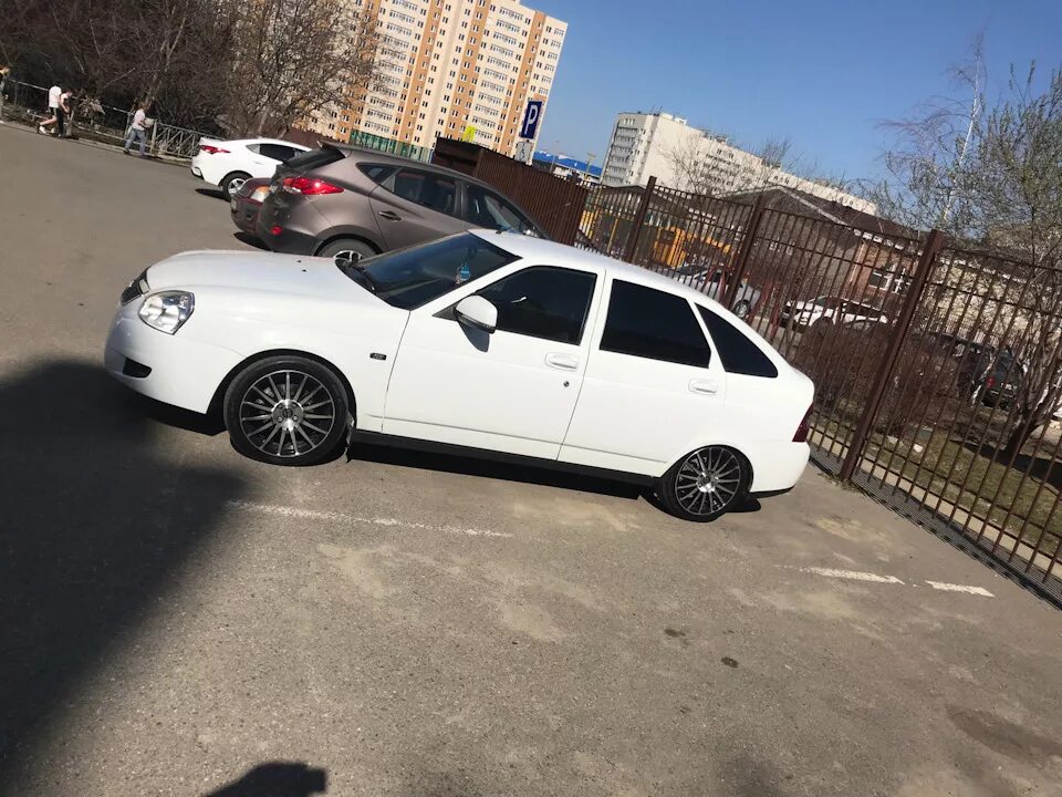 Диски гранты на приору. Приора на дисках гранта люкс р15. Диски гранты на приору. Приора на дисках кик гранта r15. Приора хэтчбек r16.