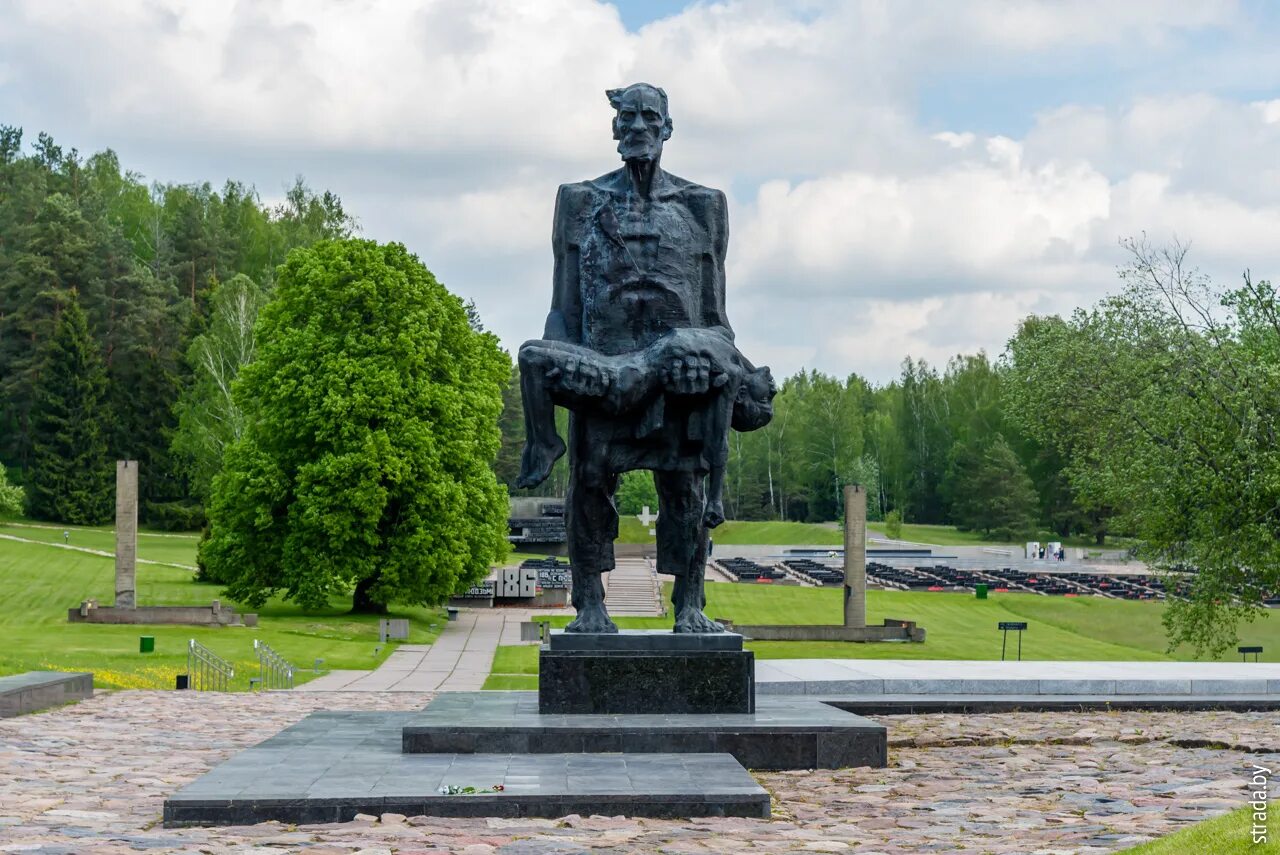 «Непокорённый человек». Мемориальный комплекс Хатынь, Белоруссия. Хатынь мемориальный комплекс. Памятник Хатынь в Белоруссии. Памятник Непокорённый человек в Хатыни Белоруссия. Будучи человеком памятным