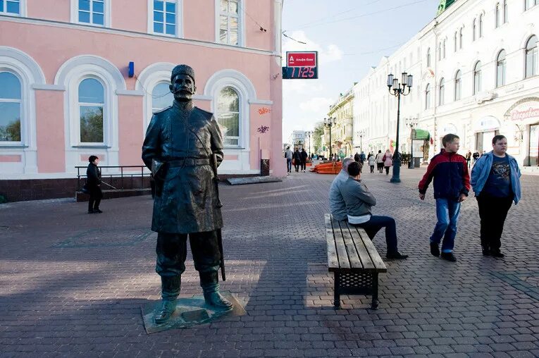 Дано нижний новгород. Покровская улица Нижний Новгород. Большая Покровская улица в Нижнем Новгороде. Нижний Новгород пешеходная улица Покровка. Средной, Нижний Новгород, большая Покровская улица.