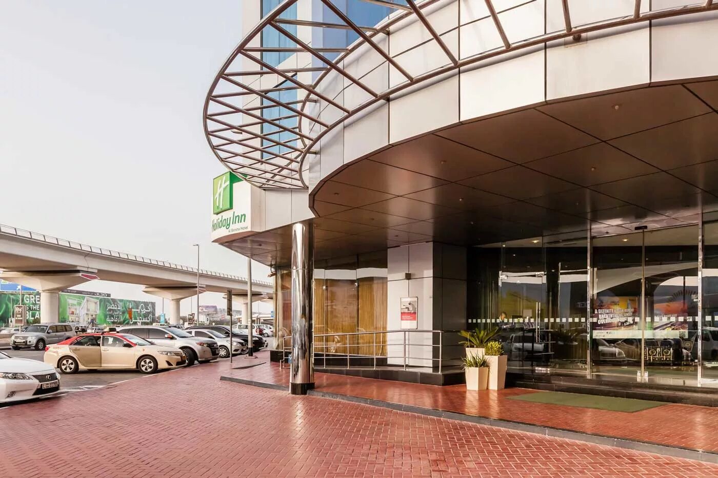 Holiday inn al maktoum airport. Holiday Inn Dubai Джумейра. Holiday Inn al Barsha Дубай. Holiday Inn Dubai al Maktoum Airport 4*.