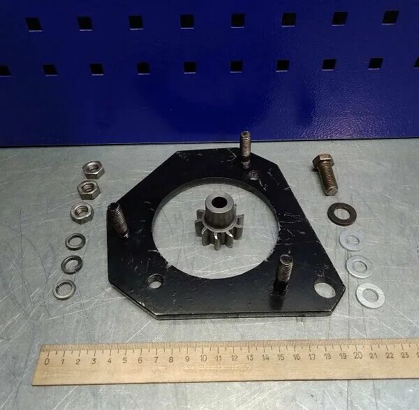 Переходная плита под стартер мтз 80. Трактор мтз-82 переходная плита под стартер + шестерня. Переходная плита под стартер мтз 80. Плита под стартер мтз 80. Переходная плита пд 10 под стартер.