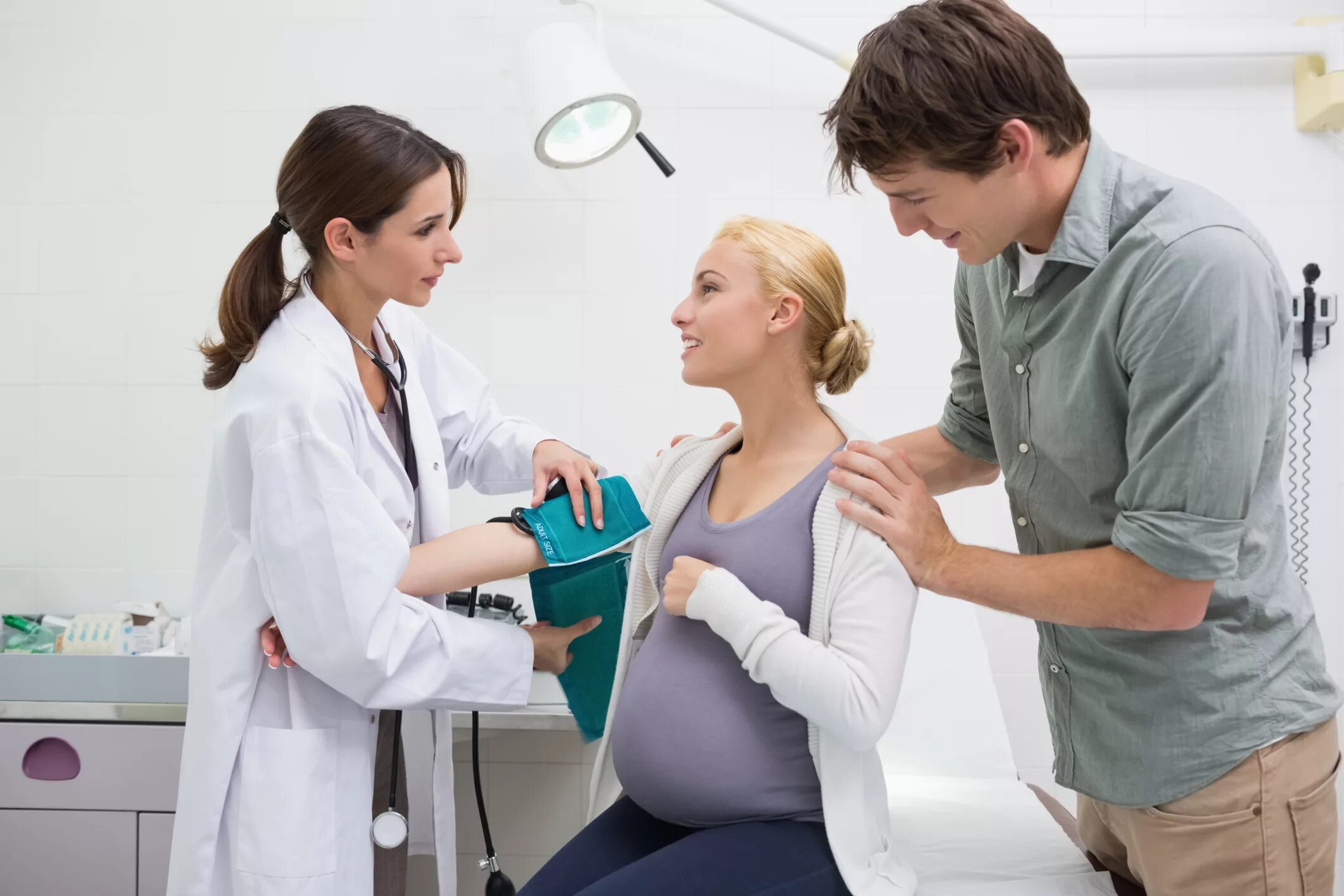 Обследование женщин. Консультация беременных. Семейный врач гинеколог