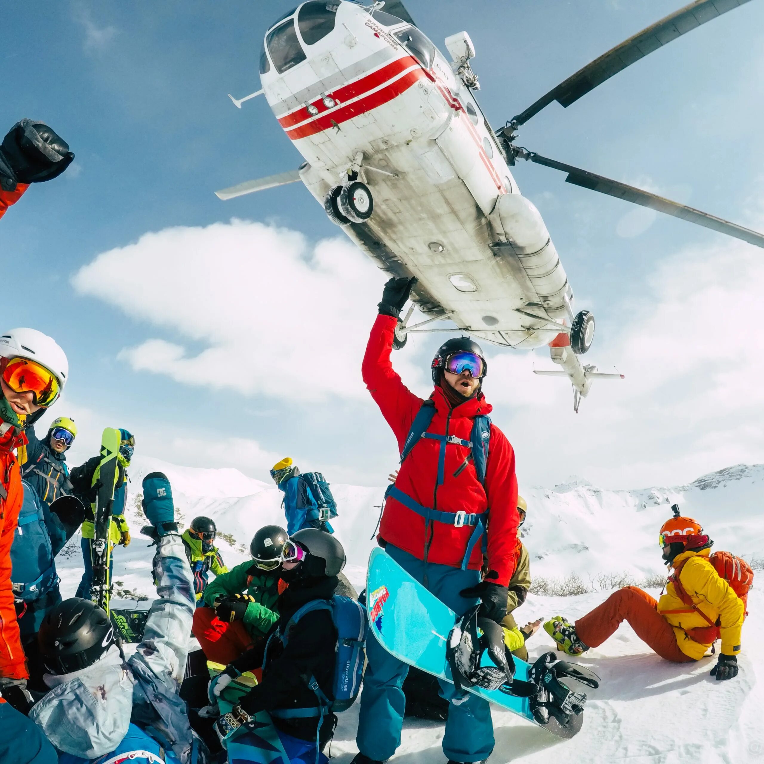 Полет на камчатку. Камчатка и вертолет и вулкан. Северные приключения камчатка. Витязь аэро камчатка хелески вулканы. Хели ски байкал.
