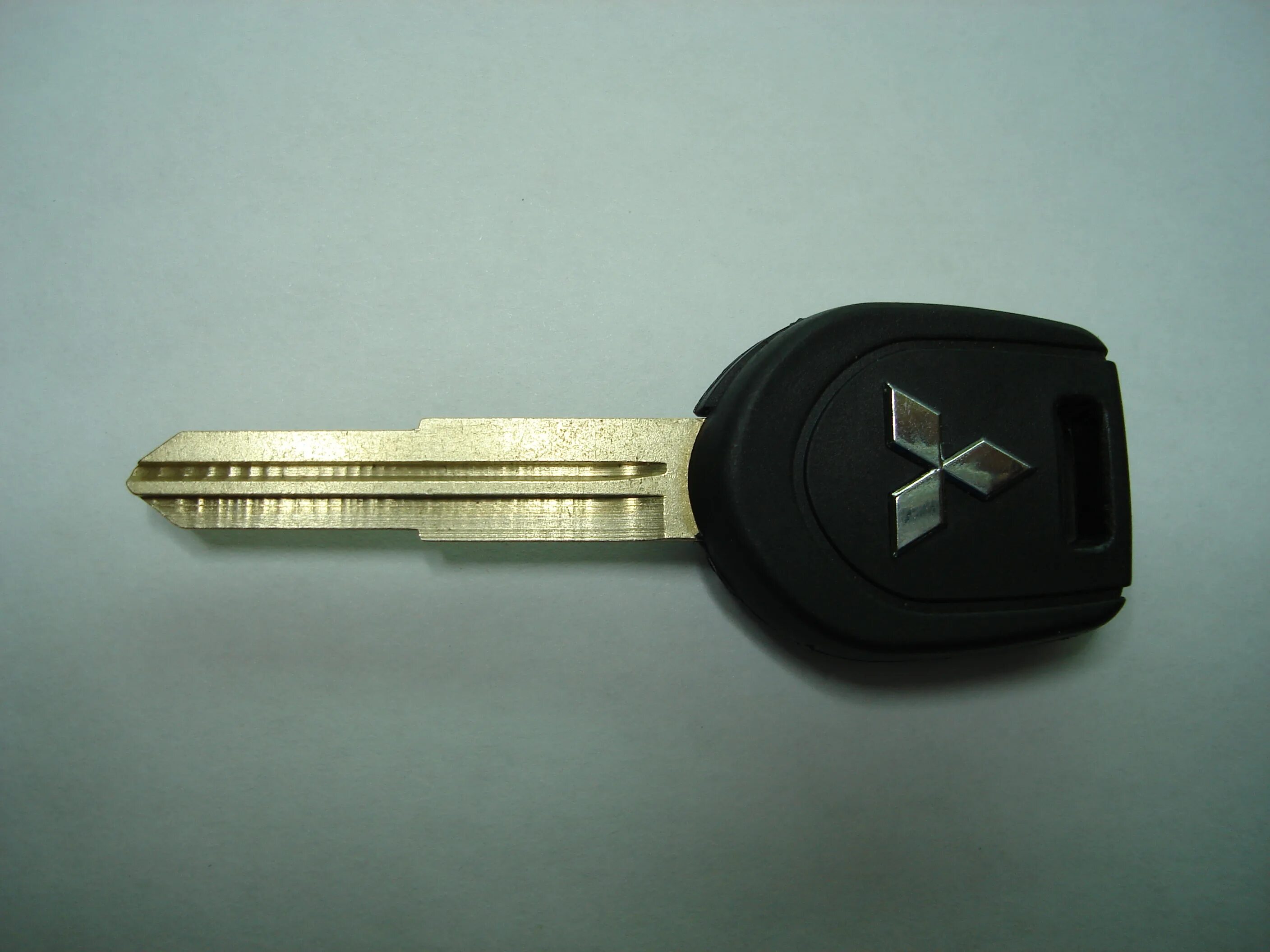 Ключи 8.2. Заготовка ключа Mitsubishi mb852312. Ключ Мицубиси 3035dl. Болванка ключа зажигания погрузчик Mitsubishi. Ключ ml234493 Mitsubishi.