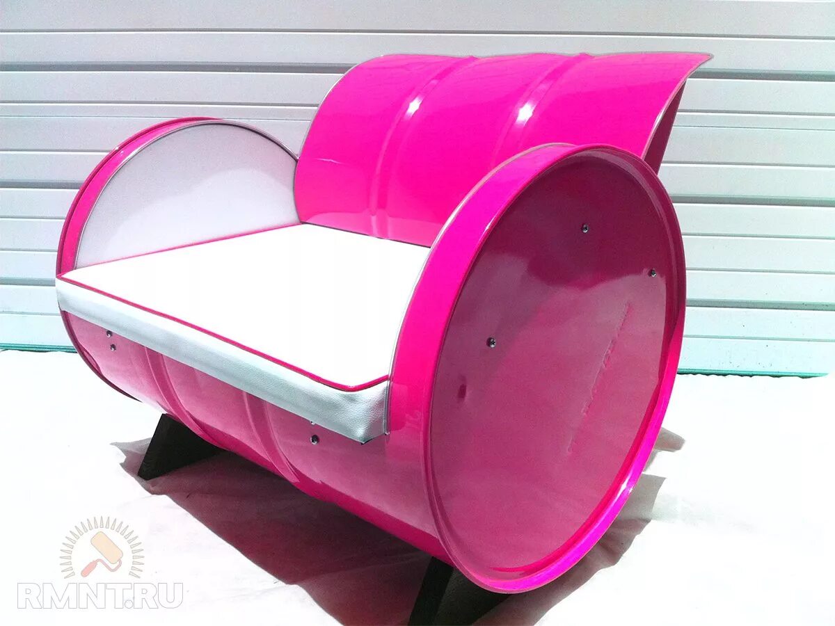 Мебель из бочек. Скамейка из бочки. Изделия из бочек металлических. Изделия из бочки 200. Что можно сделать из бочек 200.