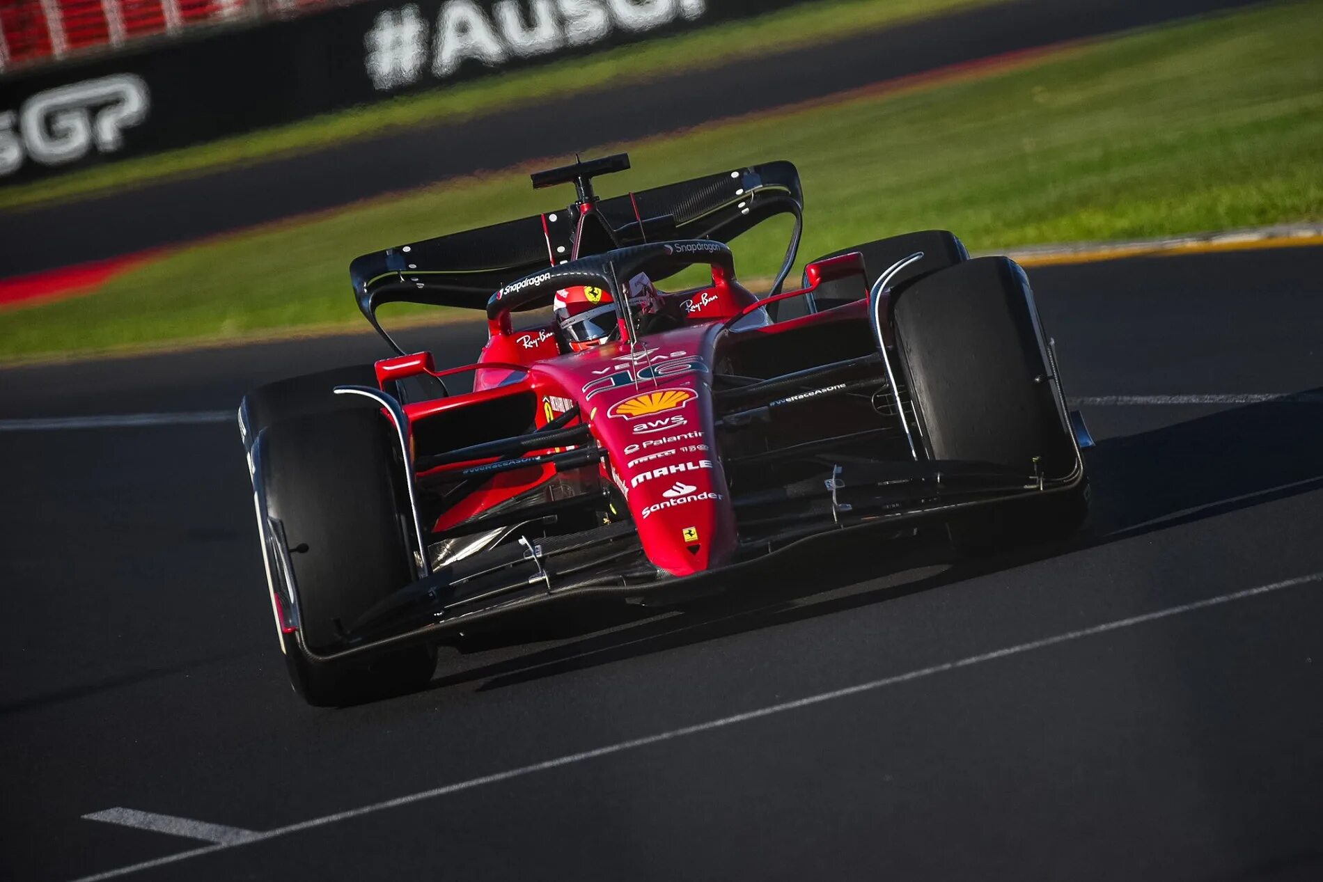 Формула 1 австралия. Ferrari f1 2022. Феррари формула 1 Болид Леклер.