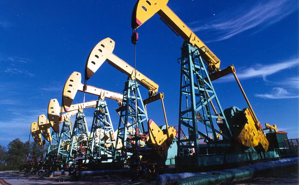 Главная нефтяная. Нефтяная качалка. Добыча нефти. Нефтяная вышка. Главная нефтяная.
