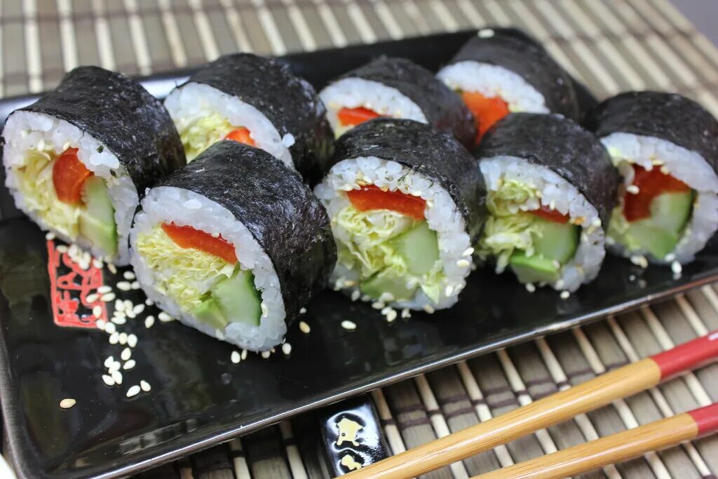 Роллы моздок золотой дракон меню. Ролл канада. Сет роллов дракон с угрем. Дракон темпура роллы. Суши дракон меню.