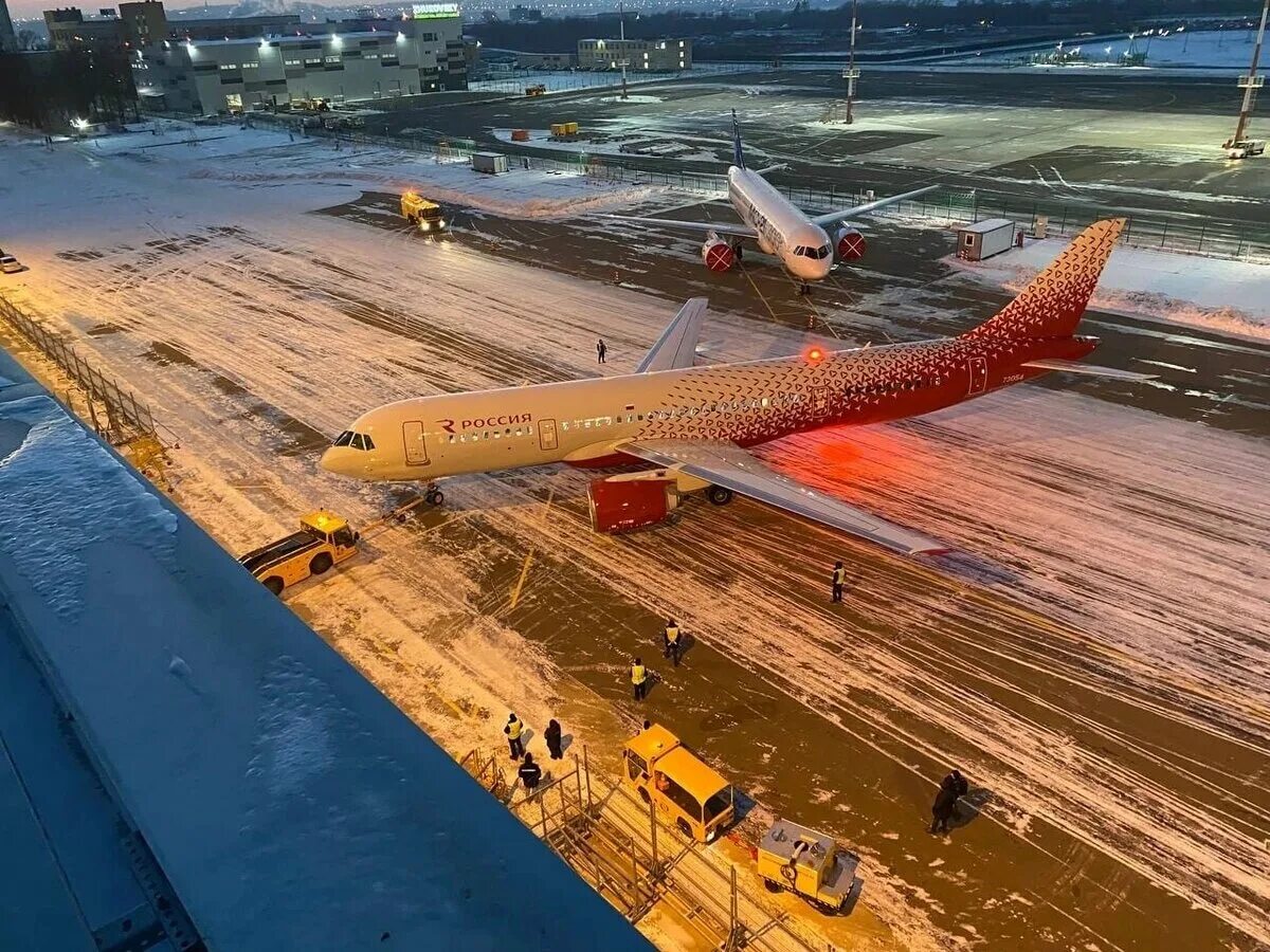 Мс 21 последние на сегодня. МС 21 300. МС-21 В ливрее авиакомпании Россия. МС-21 73054. МС 21 300 Россия.